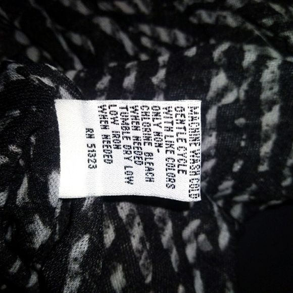 Kenneth Cole stretch black cream womens v-neck blouse elbow length sleeves Sz. M - Picture 6 of 8